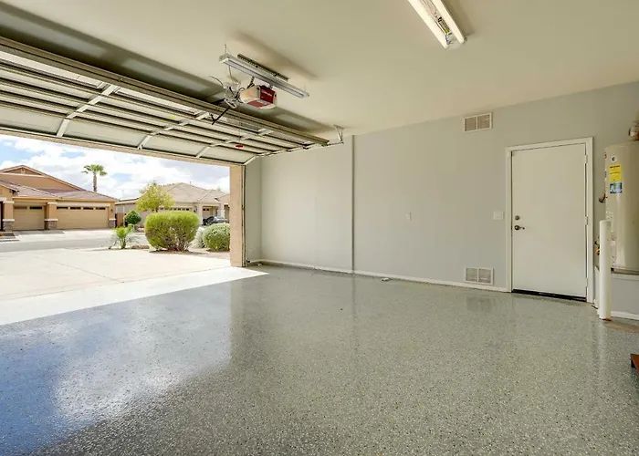Holiday home Spacious Home: Private Yard + Patio