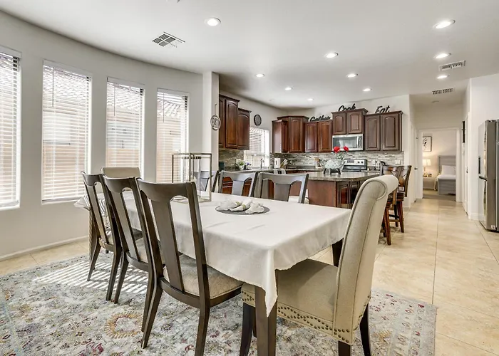 Spacious Home: Private Yard + Patio Holiday home *
