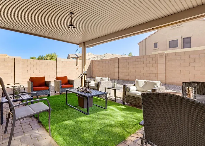 Holiday home Spacious Home: Private Yard + Patio