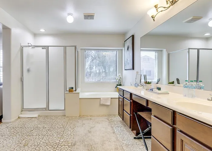 Spacious Home: Private Yard + Patio * Surprise