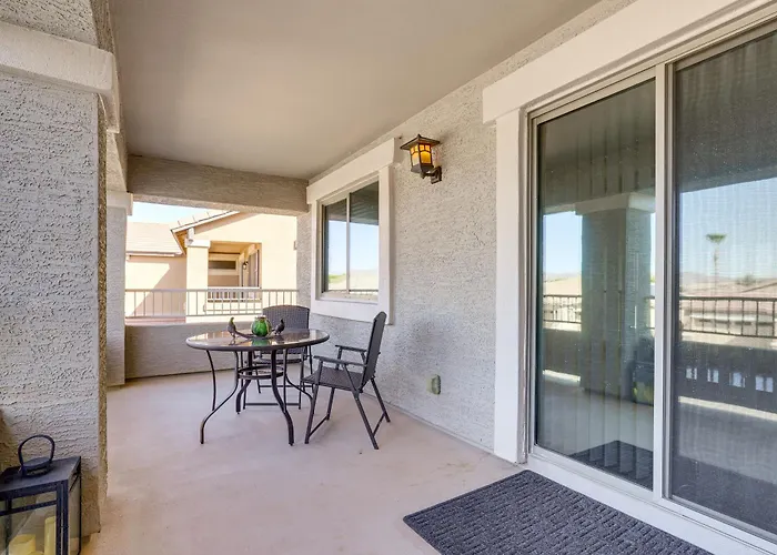 Holiday home Spacious Home: Private Yard + Patio *