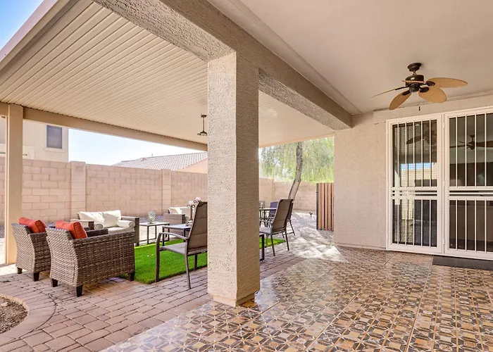 Spacious Home: Private Yard + Patio Holiday home Surprise