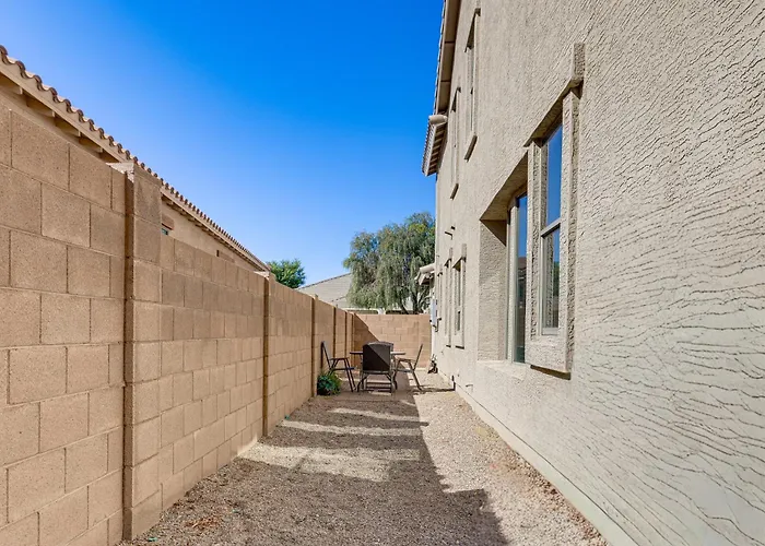 Spacious Home: Private Yard + Patio Holiday home *